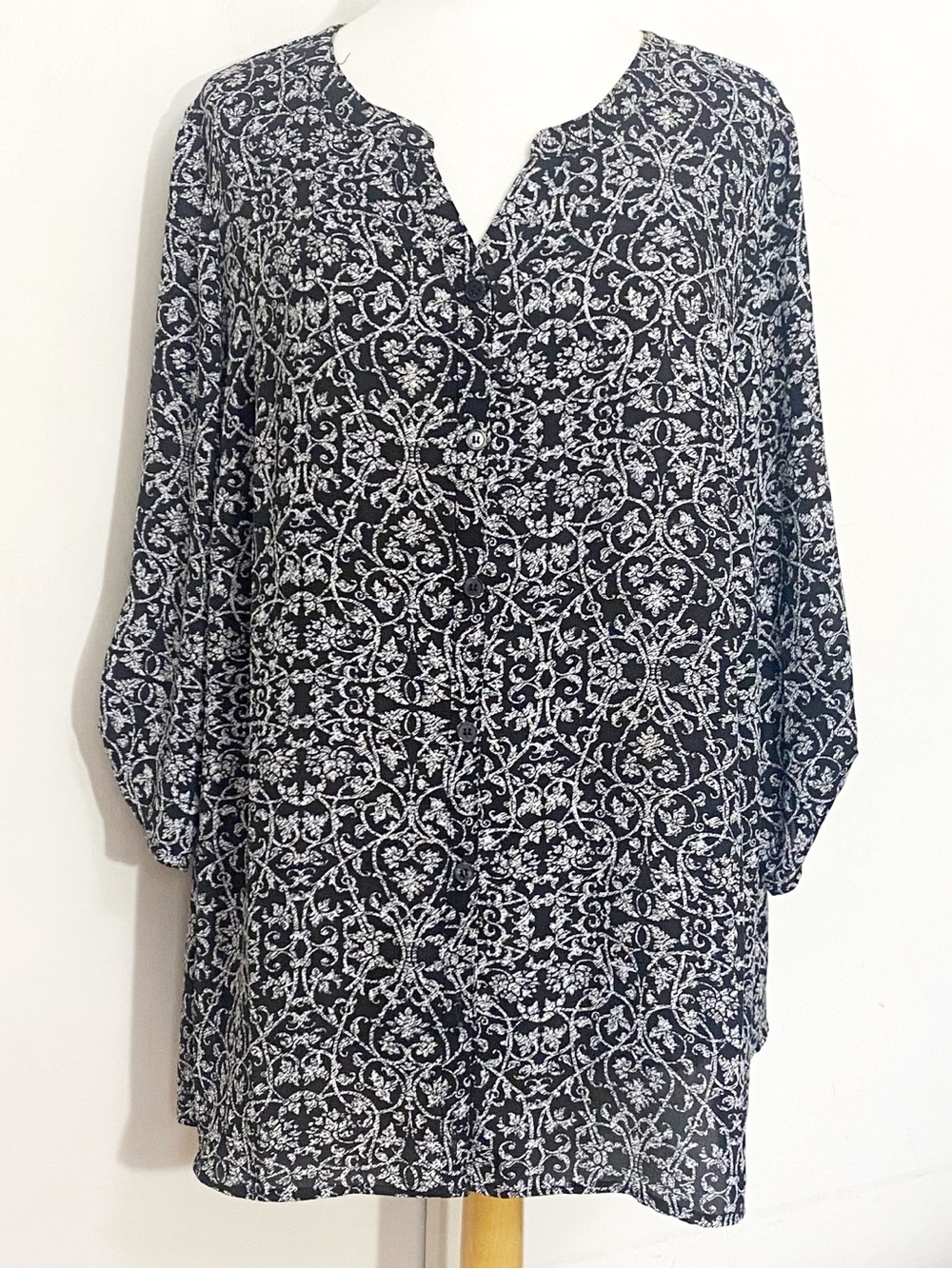 Catherines Black & White Printed Button Front 3/4 Sleeve Tunic Top 1X runs large